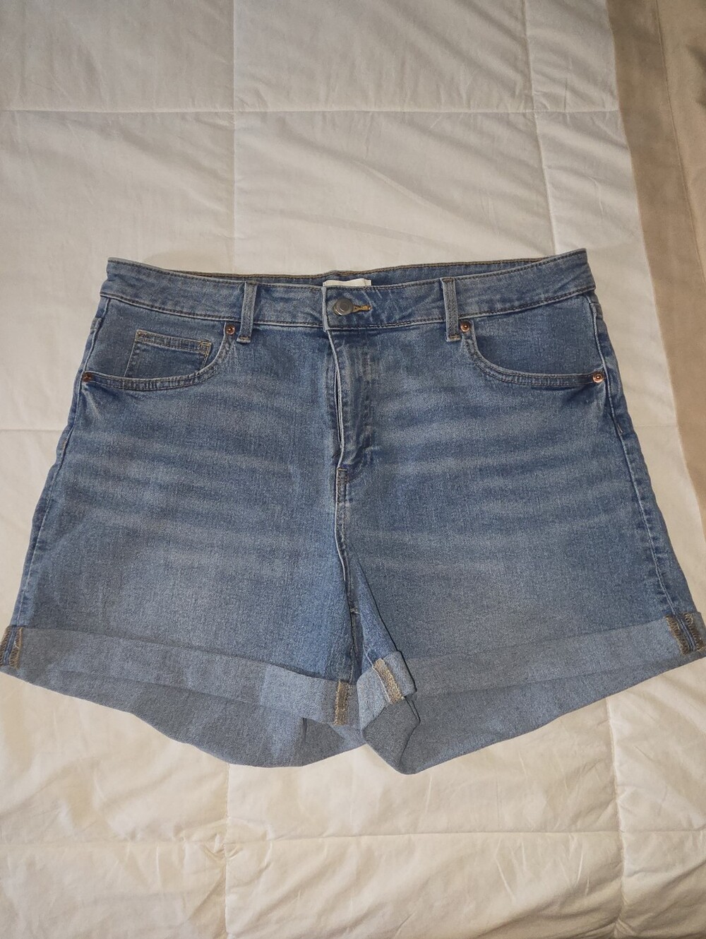 NWOT H&M Classic Blue Denim Women’s Shorts